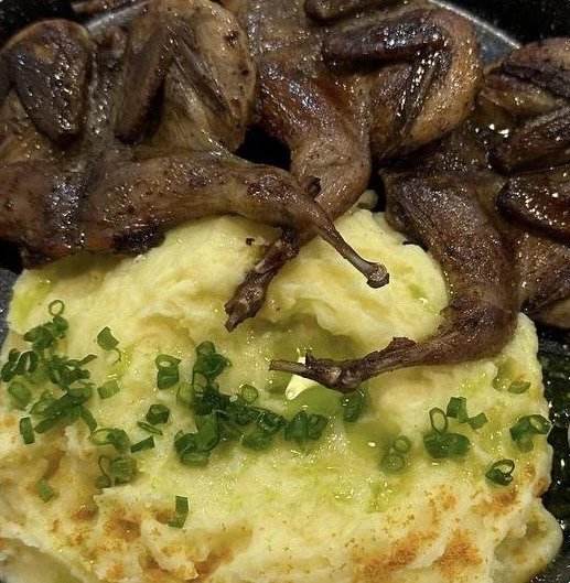 Перепела с картофельным пюре 