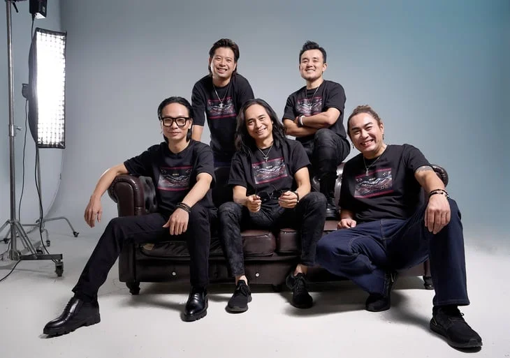 Слушайте адаптацию народной песни «Инь ла ой» группы Bức Tường