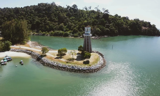 Второй по красоте остров Азии сокращает количество паромных рейсов на 40% на фоне резкого роста цен на дизельное топливо