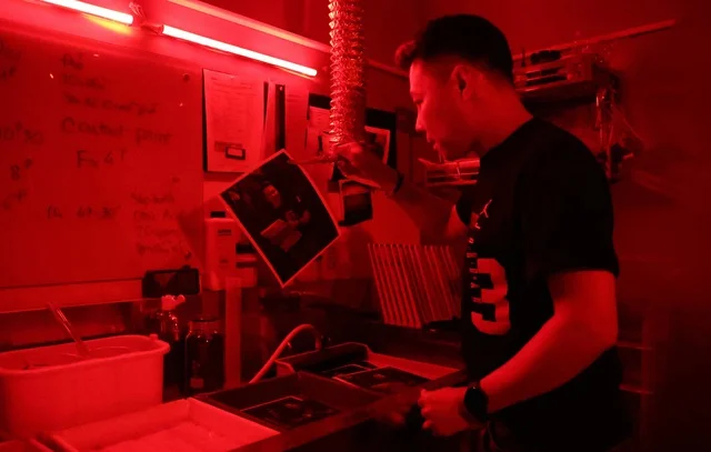 Молодые вьетнамцы возрождают аналоговую фотографию по мере того, как обработка пленок завоевывает все большую популярность