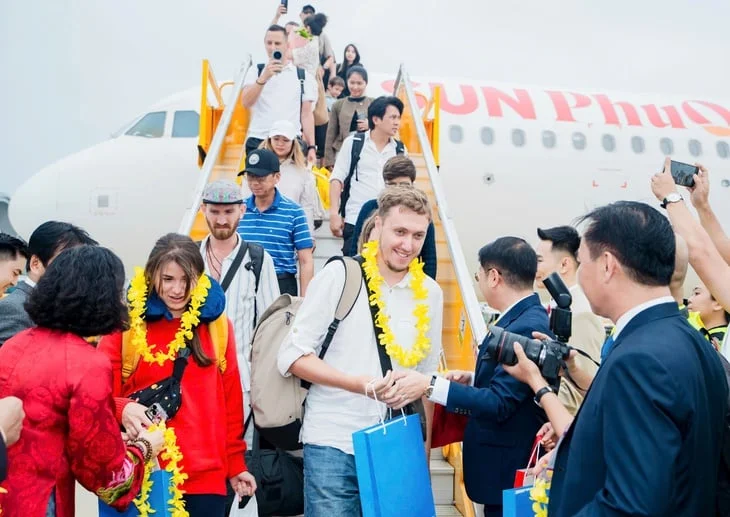 Авиакомпании увеличивают количество рейсов, Нячанг принимает наплыв туристов в праздничный сезон.