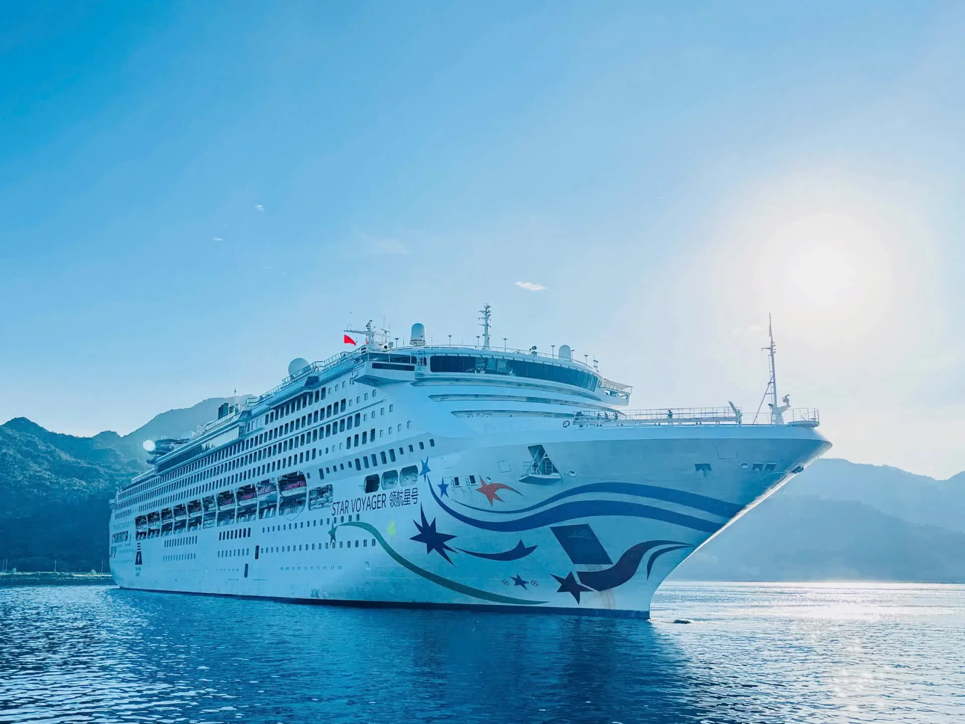 Кханьхоа приняла более 1300 иностранных туристов с круизного лайнера Star Voyager