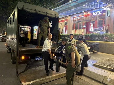 Нячанг: продолжает обрабатывать множество случаев торговли, стоянки, захватывающих проезжую часть и тротуар.